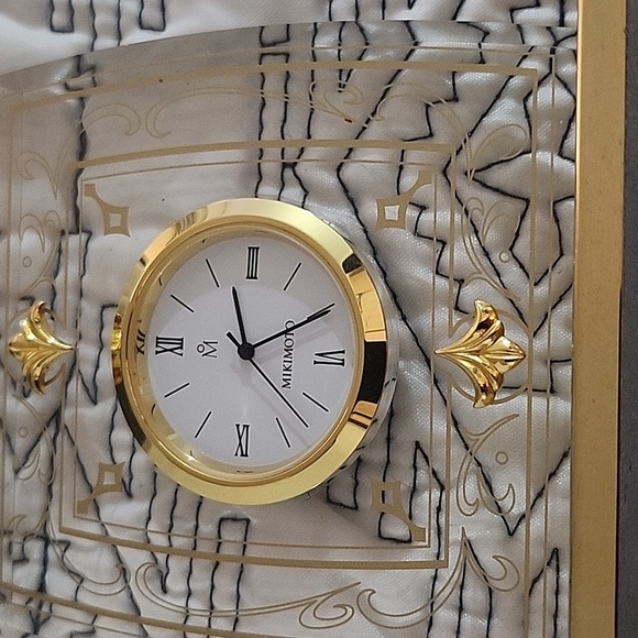 ❤️ MIKIMOTO Clear Lucite Battery desk Clock Gold Bezel Quartz Movement - Picture 3 of 7